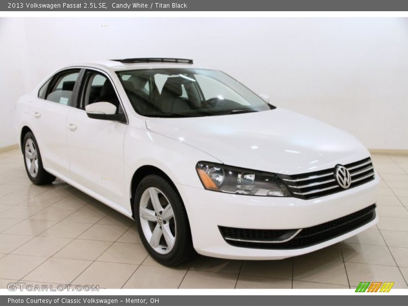 Candy White / Titan Black 2013 Volkswagen Passat 2.5L SE