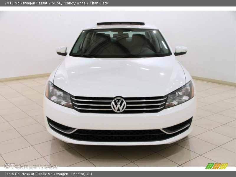 Candy White / Titan Black 2013 Volkswagen Passat 2.5L SE