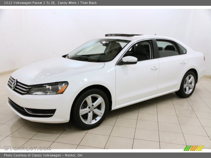 Candy White / Titan Black 2013 Volkswagen Passat 2.5L SE