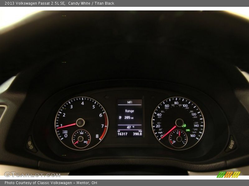 Candy White / Titan Black 2013 Volkswagen Passat 2.5L SE