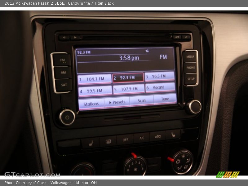 Candy White / Titan Black 2013 Volkswagen Passat 2.5L SE