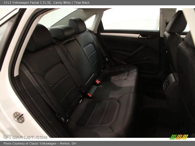Candy White / Titan Black 2013 Volkswagen Passat 2.5L SE