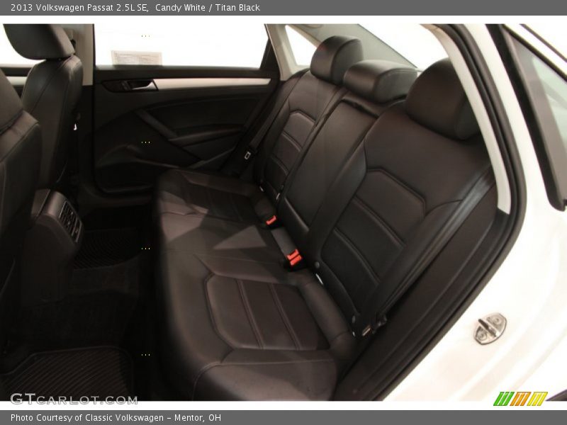 Candy White / Titan Black 2013 Volkswagen Passat 2.5L SE