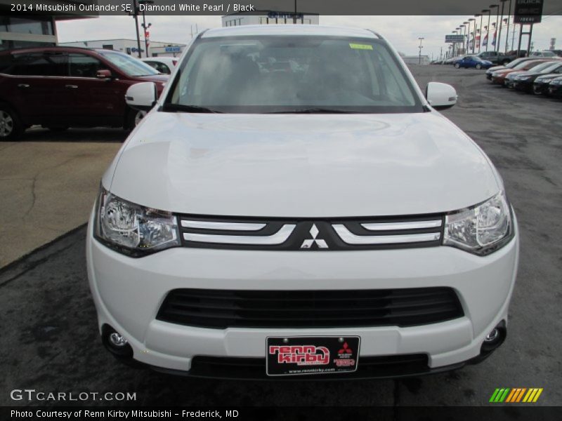 Diamond White Pearl / Black 2014 Mitsubishi Outlander SE