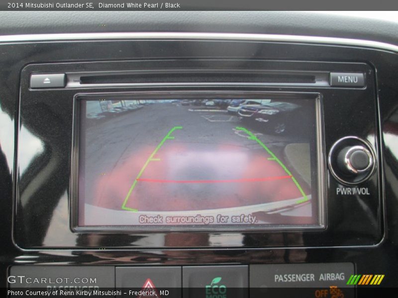 Diamond White Pearl / Black 2014 Mitsubishi Outlander SE