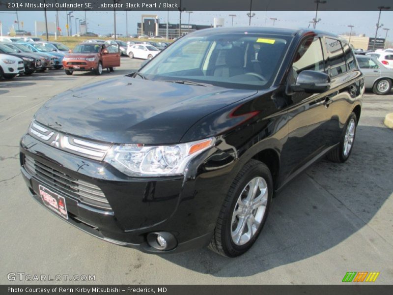 Labrador Black Pearl / Black 2014 Mitsubishi Outlander SE