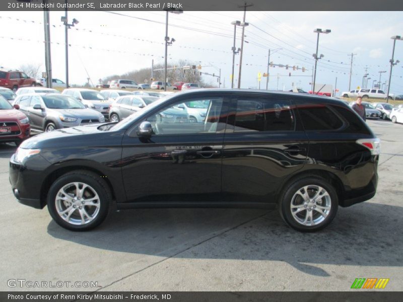 Labrador Black Pearl / Black 2014 Mitsubishi Outlander SE