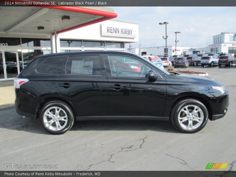Labrador Black Pearl / Black 2014 Mitsubishi Outlander SE