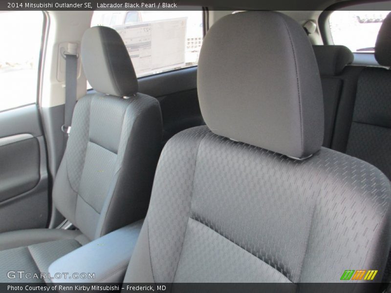 Labrador Black Pearl / Black 2014 Mitsubishi Outlander SE