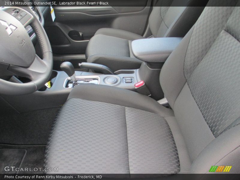 Labrador Black Pearl / Black 2014 Mitsubishi Outlander SE