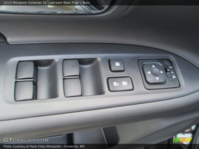 Labrador Black Pearl / Black 2014 Mitsubishi Outlander SE
