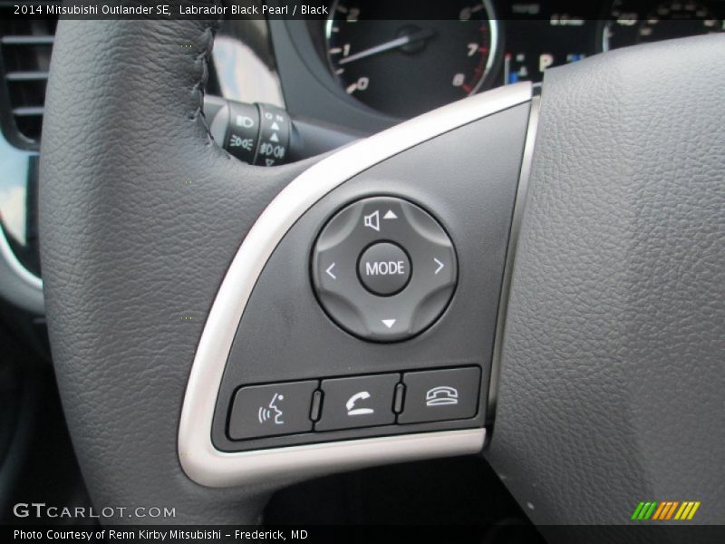 Labrador Black Pearl / Black 2014 Mitsubishi Outlander SE