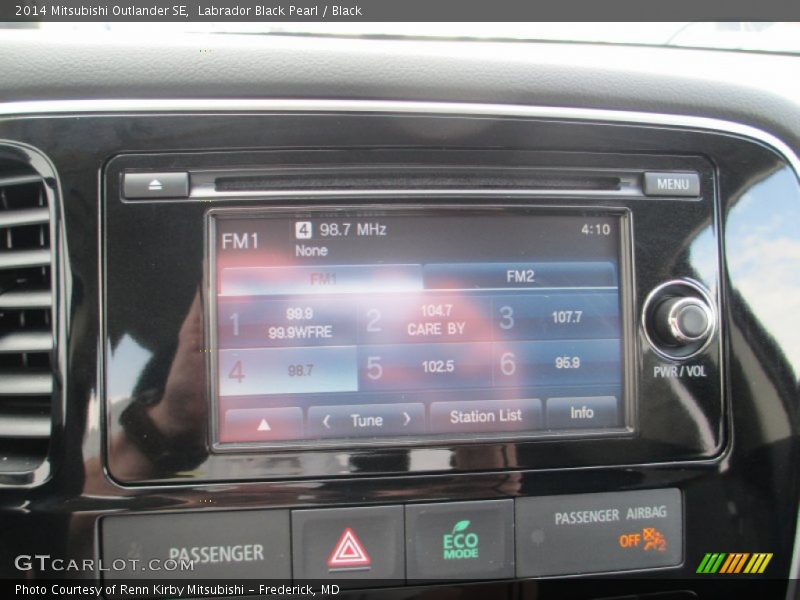 Labrador Black Pearl / Black 2014 Mitsubishi Outlander SE