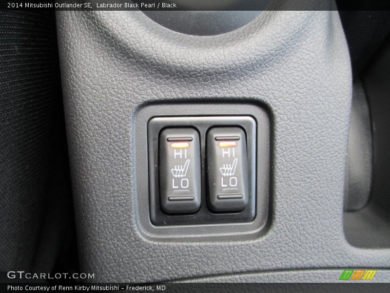Labrador Black Pearl / Black 2014 Mitsubishi Outlander SE