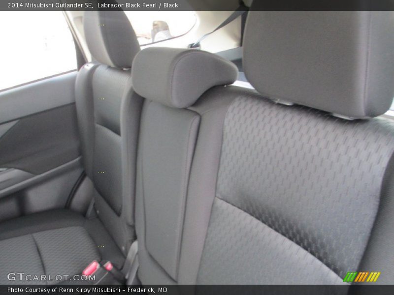 Labrador Black Pearl / Black 2014 Mitsubishi Outlander SE