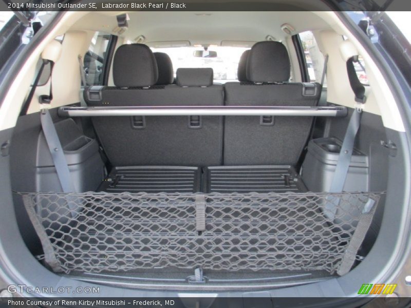 Labrador Black Pearl / Black 2014 Mitsubishi Outlander SE