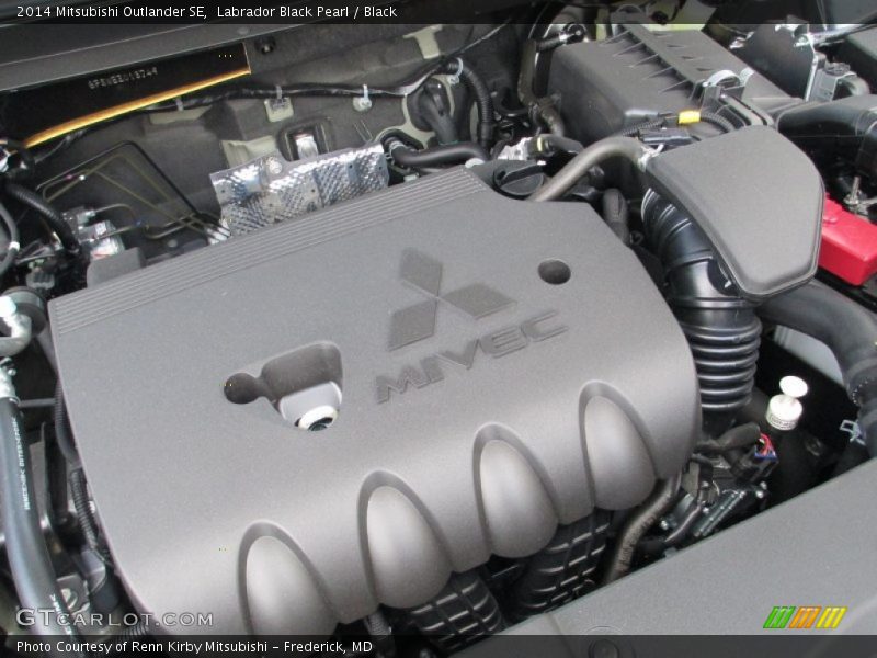Labrador Black Pearl / Black 2014 Mitsubishi Outlander SE