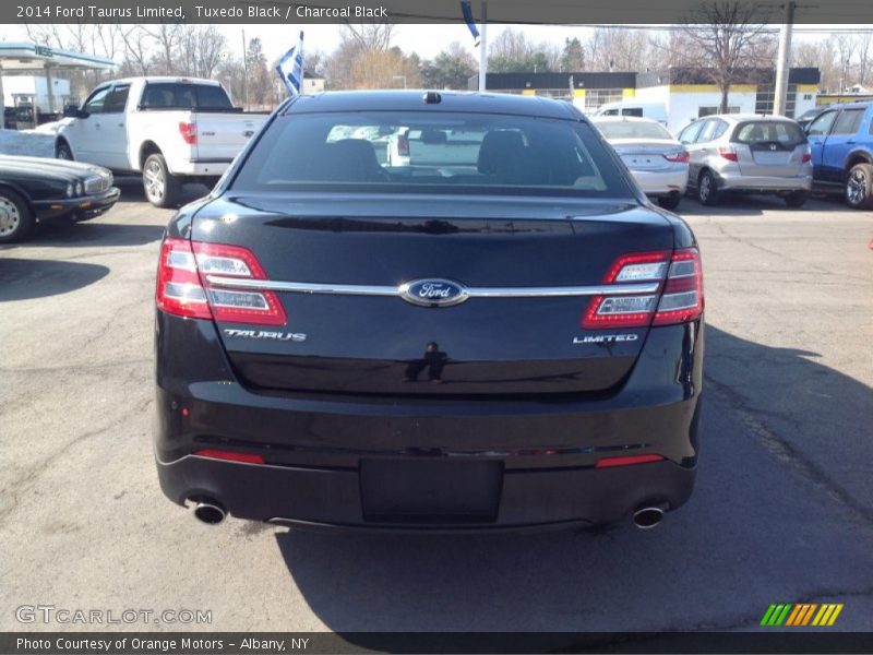 Tuxedo Black / Charcoal Black 2014 Ford Taurus Limited