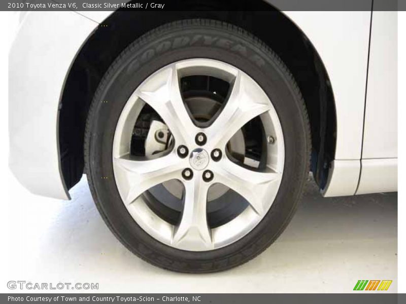 Classic Silver Metallic / Gray 2010 Toyota Venza V6