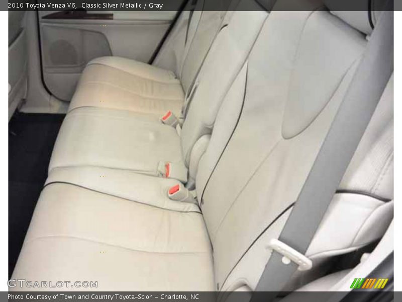 Classic Silver Metallic / Gray 2010 Toyota Venza V6