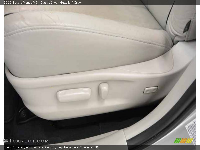 Classic Silver Metallic / Gray 2010 Toyota Venza V6