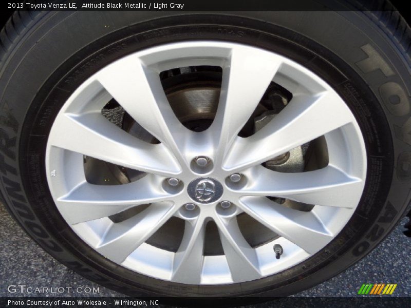 Attitude Black Metallic / Light Gray 2013 Toyota Venza LE