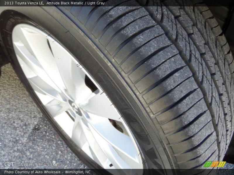 Attitude Black Metallic / Light Gray 2013 Toyota Venza LE