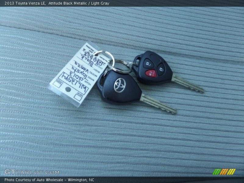 Attitude Black Metallic / Light Gray 2013 Toyota Venza LE