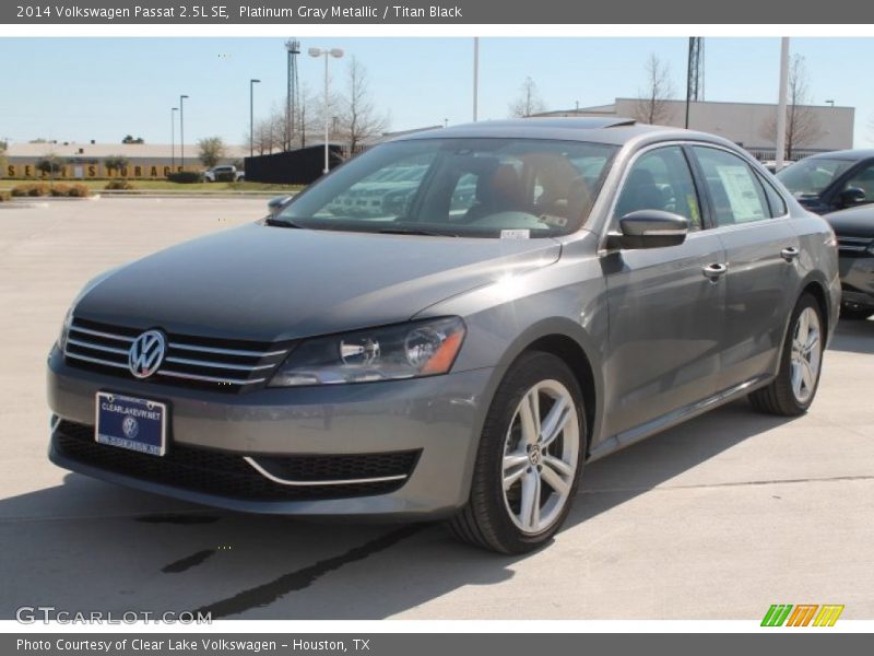 Platinum Gray Metallic / Titan Black 2014 Volkswagen Passat 2.5L SE