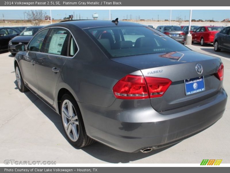 Platinum Gray Metallic / Titan Black 2014 Volkswagen Passat 2.5L SE