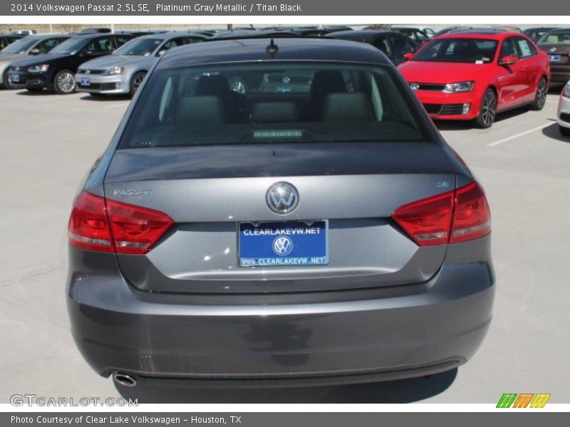 Platinum Gray Metallic / Titan Black 2014 Volkswagen Passat 2.5L SE