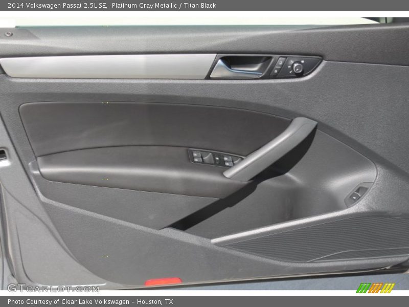 Platinum Gray Metallic / Titan Black 2014 Volkswagen Passat 2.5L SE