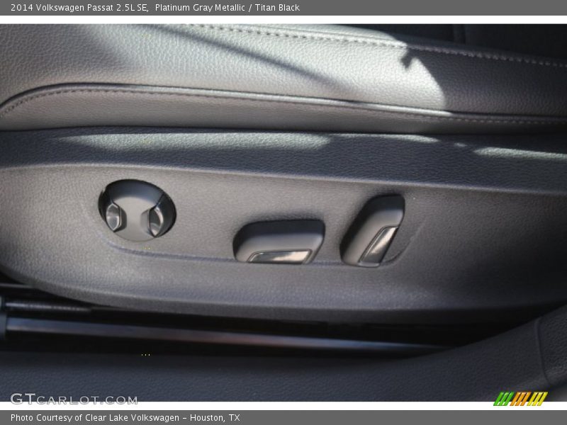 Platinum Gray Metallic / Titan Black 2014 Volkswagen Passat 2.5L SE