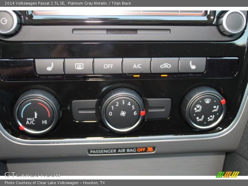 Platinum Gray Metallic / Titan Black 2014 Volkswagen Passat 2.5L SE
