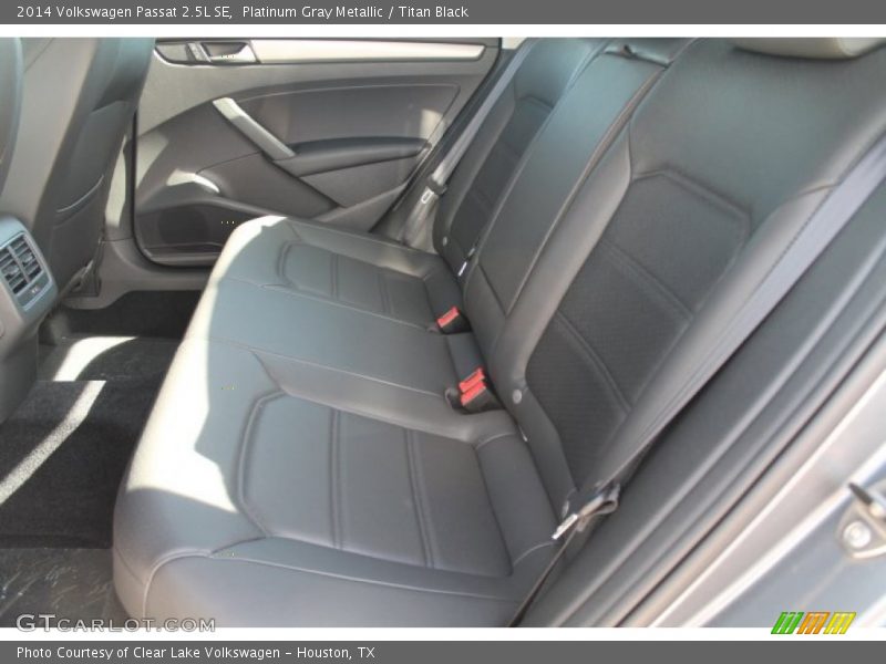 Platinum Gray Metallic / Titan Black 2014 Volkswagen Passat 2.5L SE
