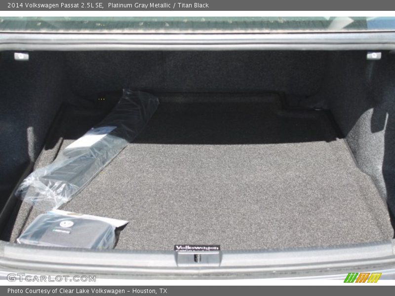 Platinum Gray Metallic / Titan Black 2014 Volkswagen Passat 2.5L SE