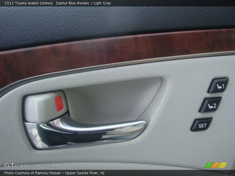 Zephyr Blue Metallic / Light Gray 2011 Toyota Avalon Limited