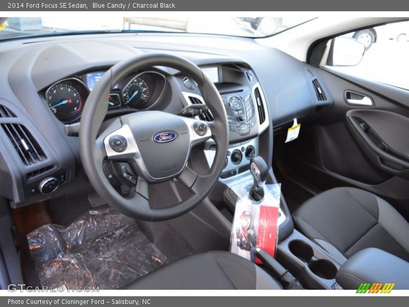 Blue Candy / Charcoal Black 2014 Ford Focus SE Sedan
