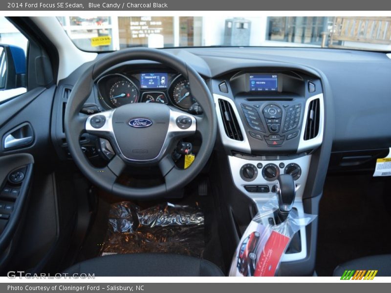 Blue Candy / Charcoal Black 2014 Ford Focus SE Sedan