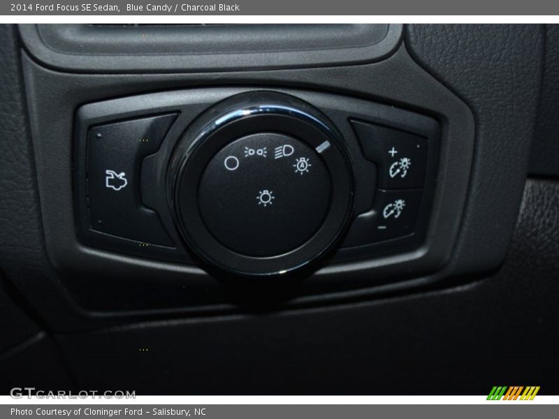 Blue Candy / Charcoal Black 2014 Ford Focus SE Sedan