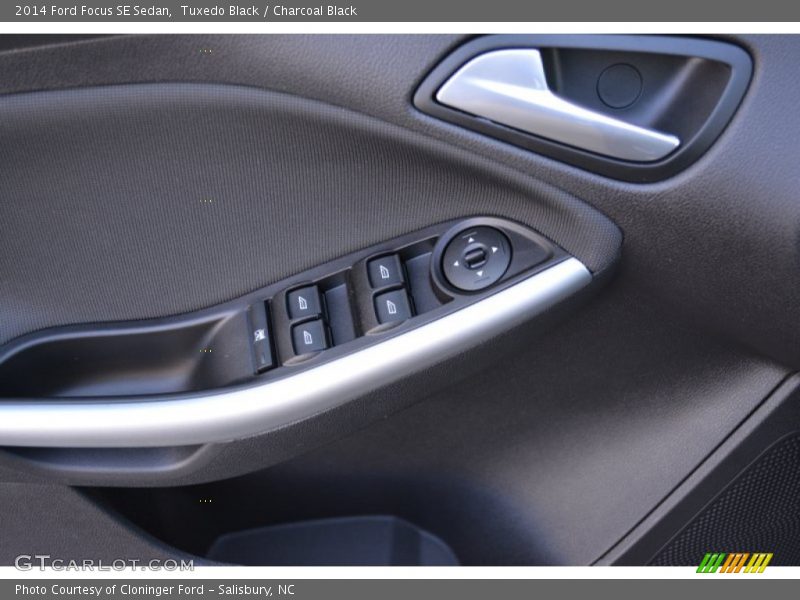 Tuxedo Black / Charcoal Black 2014 Ford Focus SE Sedan