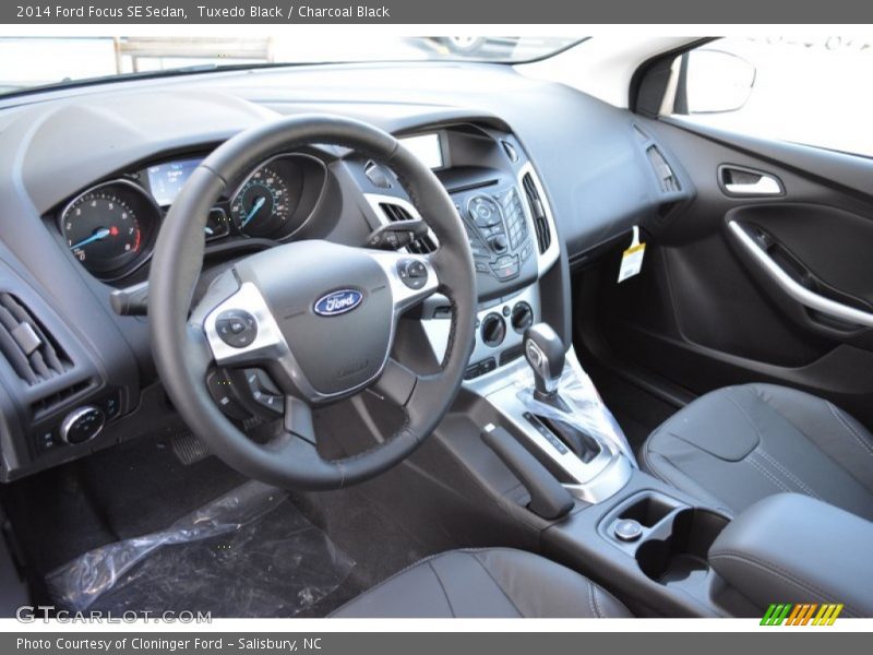 Tuxedo Black / Charcoal Black 2014 Ford Focus SE Sedan