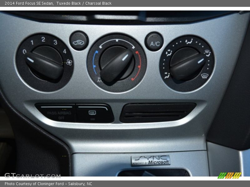 Tuxedo Black / Charcoal Black 2014 Ford Focus SE Sedan