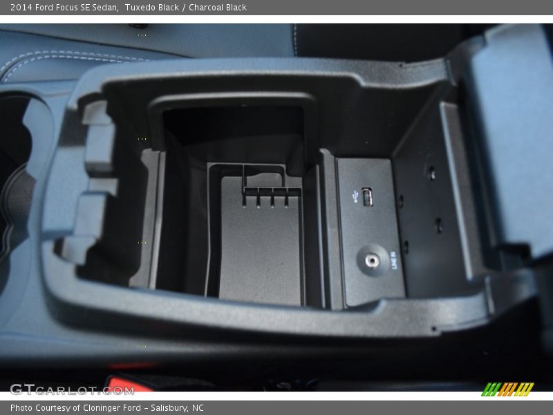 Tuxedo Black / Charcoal Black 2014 Ford Focus SE Sedan