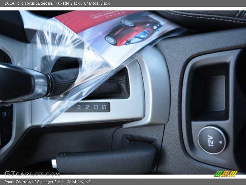 Tuxedo Black / Charcoal Black 2014 Ford Focus SE Sedan