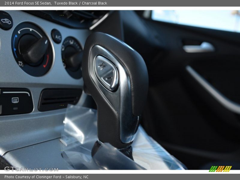 Tuxedo Black / Charcoal Black 2014 Ford Focus SE Sedan
