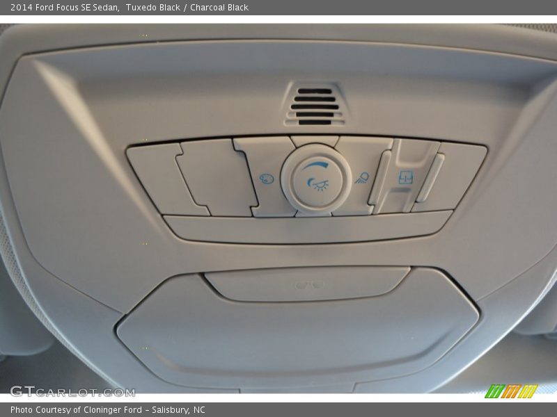 Tuxedo Black / Charcoal Black 2014 Ford Focus SE Sedan