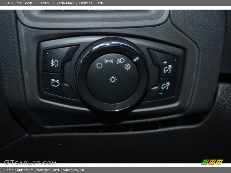 Tuxedo Black / Charcoal Black 2014 Ford Focus SE Sedan