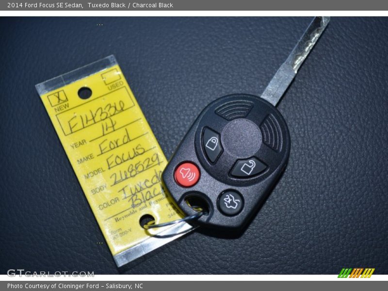 Tuxedo Black / Charcoal Black 2014 Ford Focus SE Sedan