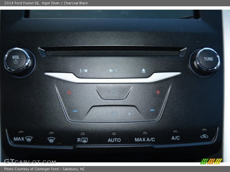Ingot Silver / Charcoal Black 2014 Ford Fusion SE
